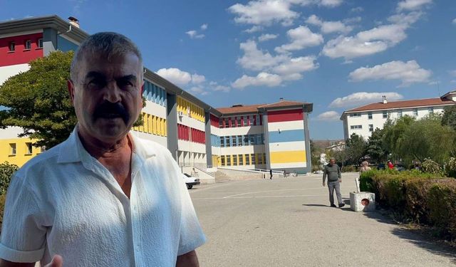 Okul bahçesinde müdüre yumruklu saldırı!