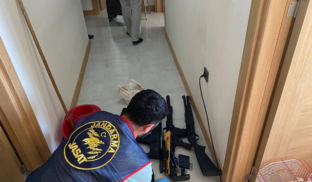 Jandarma evi aradı içerden cephane çıktı