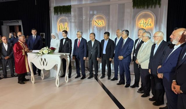 Nida Kulular ile Arda Çakmak görkemli bir düğünle evlendi