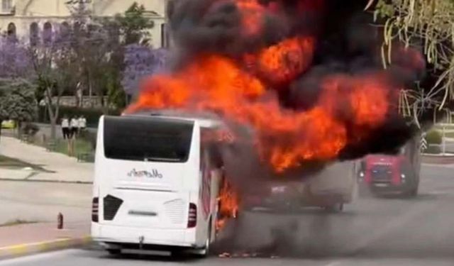 Niğde’de yolcu otobüsünde yangın paniği!