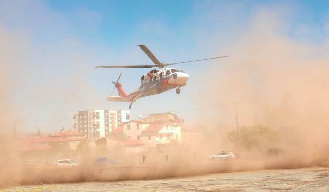 Kayseri’de 6,4’lük deprem tatbikatında acil durum helikopteri dikkat çekti!