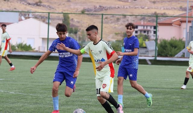 Hunatspor U16’da fırtına gibi başladı