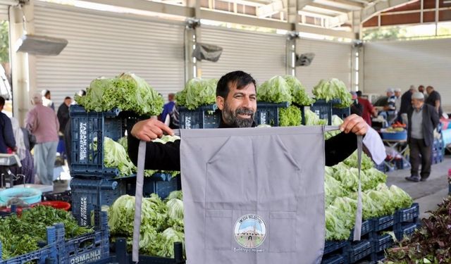 Kayseri’de bir ilk: İncesu’da pazarcı esnafına özel önlük dağıtıldı