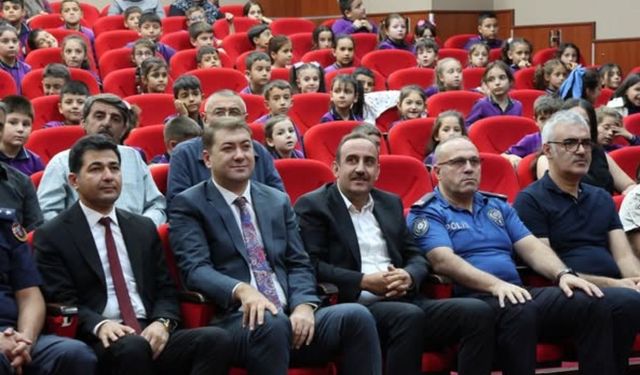 İncesu’da İlköğretim haftası coşkusu: Öğrencilerden renkli gösteriler