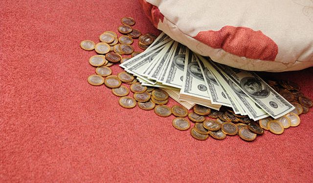 İlk kez duyacaksınız: Yastığın altına para koymak bu işe yarıyor!