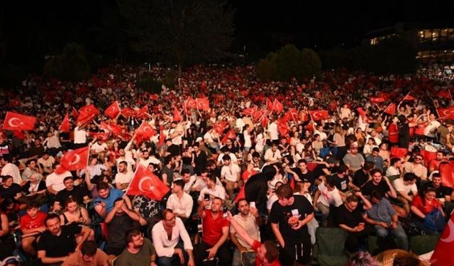 Kocasinan’da milli maç heyecanı dev ekranda