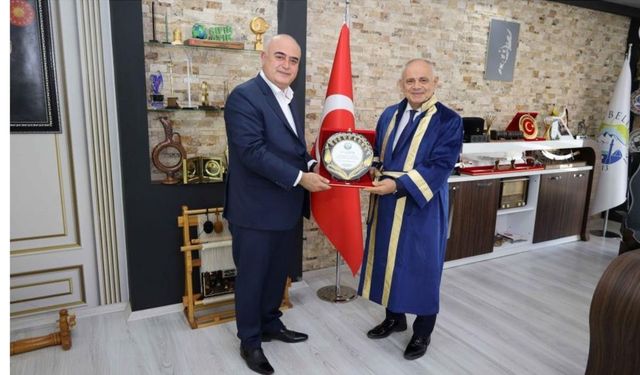 Yahyalı Belediye Başkanı Esat Öztürk Yılın Fahri Ahisi seçildi!