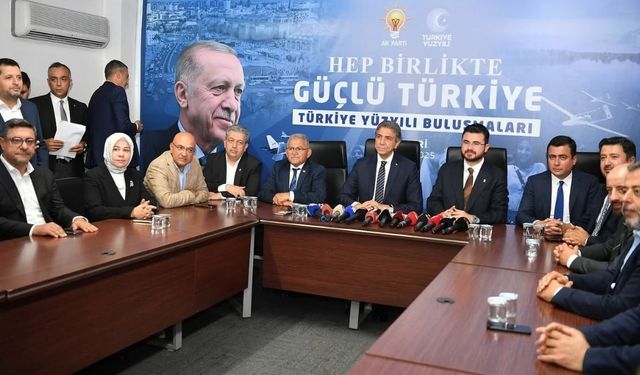 Mustafa Demir Kayseri’de: AK Parti eser siyaseti yapar, CHP hasar siyaseti yapar