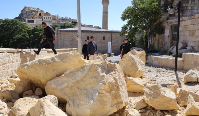 Ürgüp Kadıkalesi’nde dev kaya kütlesi düştü