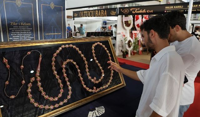 Kuran-ı Kerim’in tamamını tespih üzerine işledi! Fiyatı ne kadar?