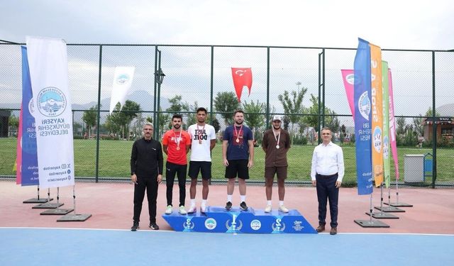 30 Ağustos coşkusu tenis turnuvasına damga vurdu