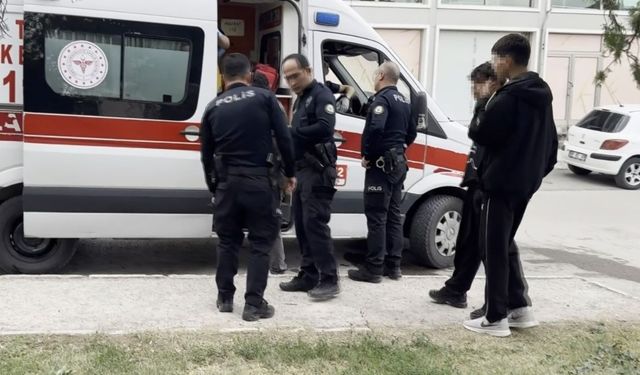 Okul çıkışı kan döküldü: 16 yaşındaki iki çocuk bıçaklandı!