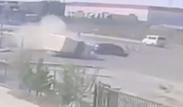 Aksaray’da otomobil ile kamyonet çarpıştı: 2 yaralı, kaza kameraya yansıdı