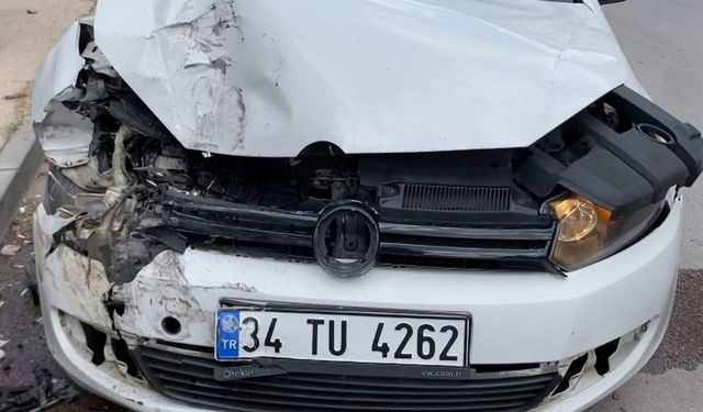 Park halindeki araçların arasına daldı o anlar kameralara yansıdı!