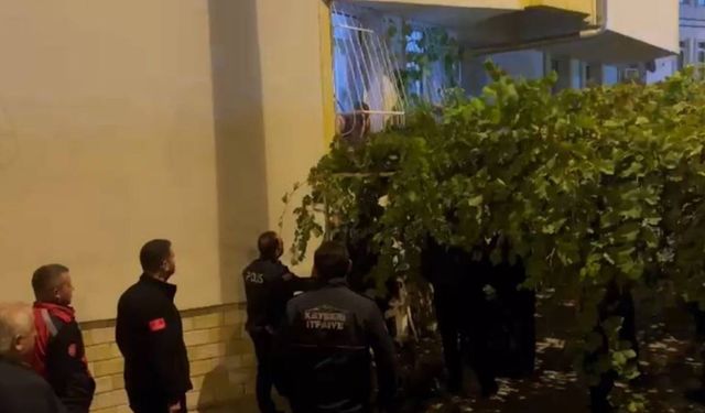 Kayseri'de işsizliğe dayanamayan vatandaş satırla cama çıktı!