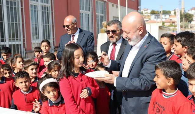 Başkan Çolakbayrakdar: 'Mutlu çocuklar güçlü Türkiye’nin teminatıdır'