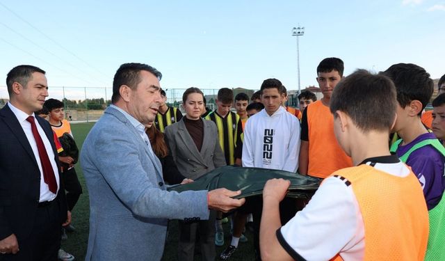 Başkan Metin Erva spor okullarına destek ziyaretinde bulundu