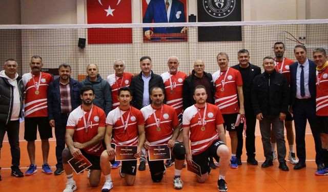 Kayseri milli eğitim ERVA erkek voleybol takımı şampiyon oldu