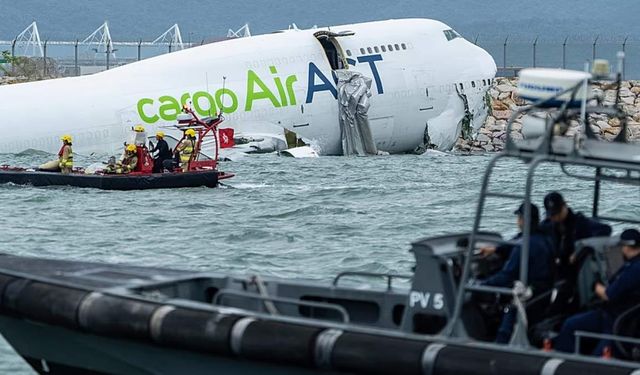 Hong Kong’da Türk kargo uçağı denize sürüklendi: 2 ölü