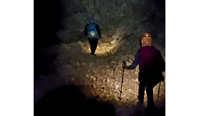 Kayseri’de dağcılar 3 bin 425 metrelik Küçük Demirkazık zirvesine tırmandı