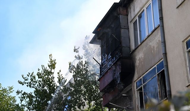 Kayseri Talas’ta sobayı yakmaya çalışırken evi yaktı