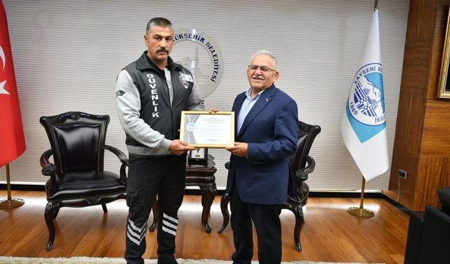 Kahraman güvenlik görevlisine Büyükkılıç’tan özel teşekkür