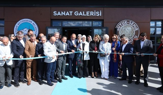 Kayseri’de "Renklerin Dili" resim sergisi büyük ilgi gördü