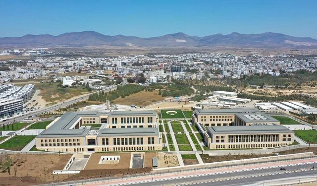 KKTC Cumhurbaşkanlığı Sarayı vatandaşa açıldı : Vatandaşlar saraya akın etti