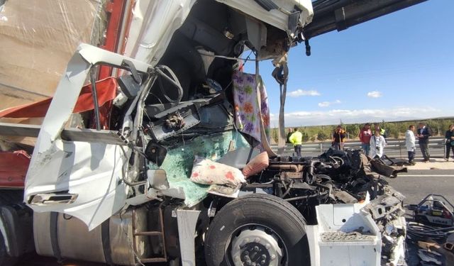 Konya Ereğli’de feci kaza: 2 tır ve 1 minibüs çarpıştı! 1 ölü, 3 yaralı
