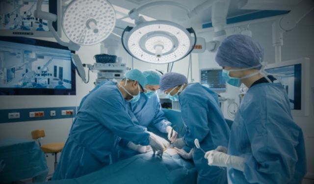 Tıp dünyasına damga vuran mucize ameliyat: Kopan baş yeniden vücuda bağlandı!