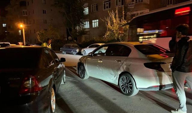 Niğde’de korku dolu anlar: Motosikletle otomobil çarpıştı