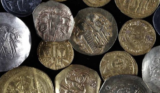 Tarihi eser niteliğinde 328 sikke ve 56 obje ele geçirildi