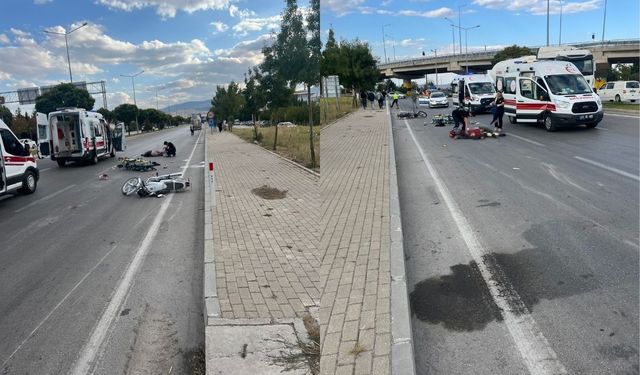 Tır motosiklete çarptı! 2 genç hayatını kaybetti