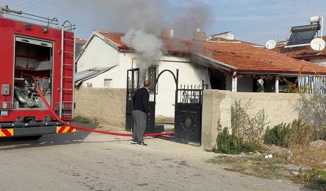 24 yaşındaki oğul annesinin evini yakıp kaçtı! Anne hastaneye kaldırıldı