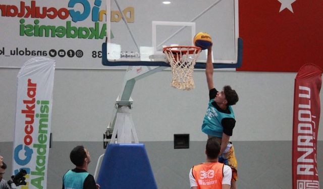 Anadolu Koleji’nden Öğretmenler Günü’ne özel basketbol turnuvası