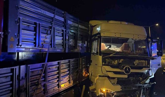 Ankara-Niğde Otoyolu'nda can pazarı: Tır bariyerlere çarptı!