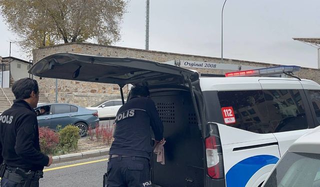 Eşi tarafından bıçaklanan adam adliyenin önünde pompalı tüfekle korku saçtı