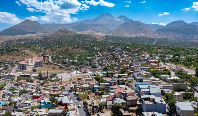 Kayseri’de Unutulmaya yüz tutan “Hacılar bezi” yeniden tezgâhlarda!