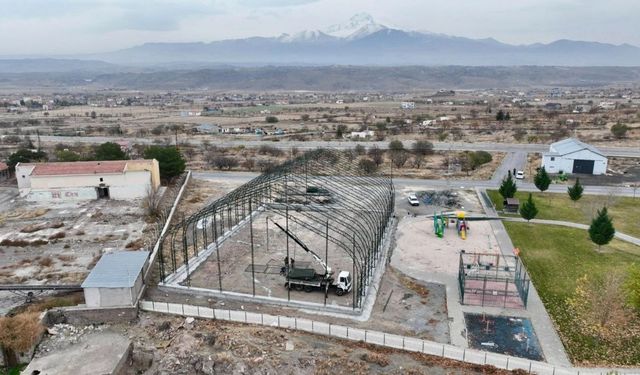 İncesu gençliği hazır mı? Kapalı halı saha bitiyor!