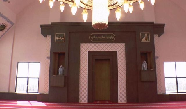 Kayseri Kocasinan'da camiler gül suyu ile yıkanıyor