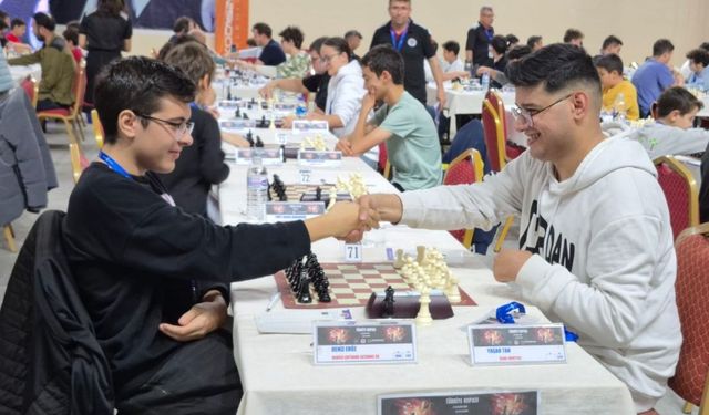 Kayseri'de 400 sporcunun yarışacağı satranç turnuvası başladı