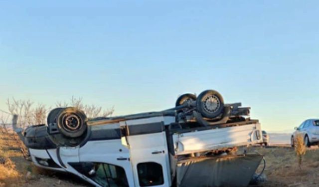 Kemerhisar Kavşağı’nda araç takla attı: 2 ağır yaralı