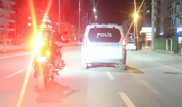 Aksaray sokaklarında nefes kesen kovalamaca: Kameralara anbean yansıdı!