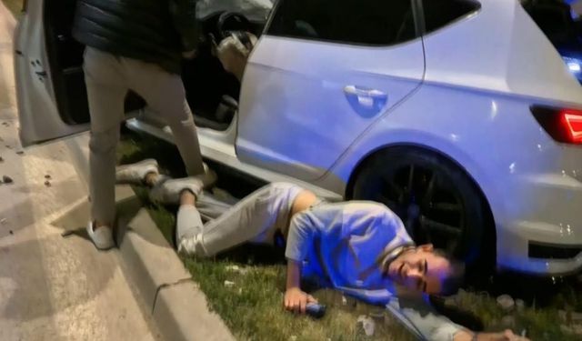 Belediyenin trafiğe kapattığı yolda ortalık savaş alanına döndü