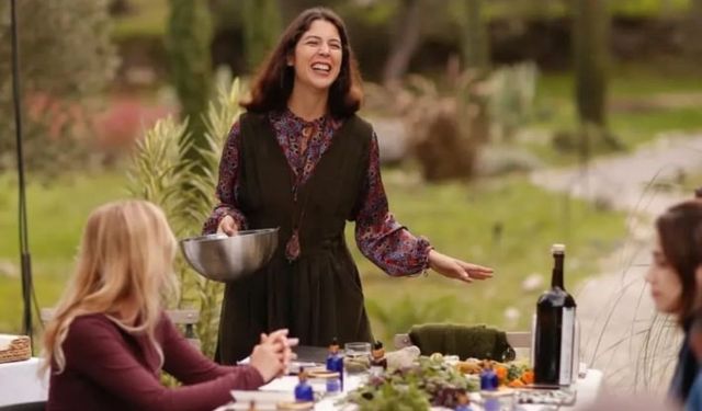 Dev firmanın genç varisi dedesinin köyüne yerleşti! Def çalıp ilahi söylüyor