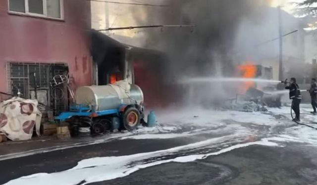 Niğde Darboğaz’da tamirci atölyesi alev aldı!