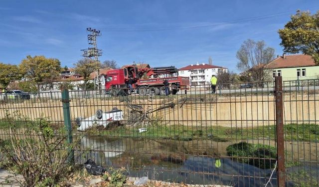 Yozgat Sorgun’da otomobil kanala uçtu!