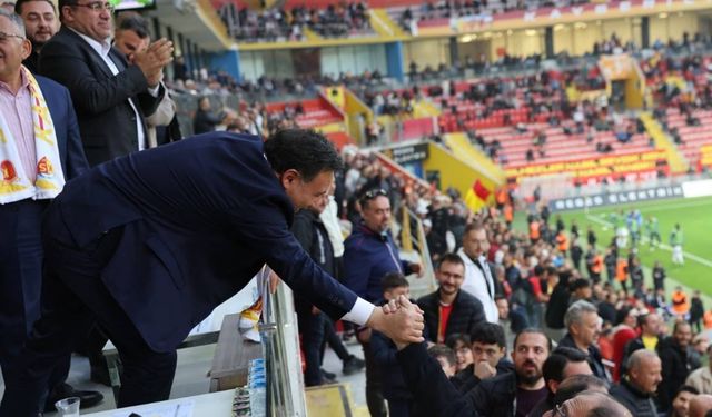 Vali Gökmen Çiçek, Kayserispor coşkusuna ortak oldu!