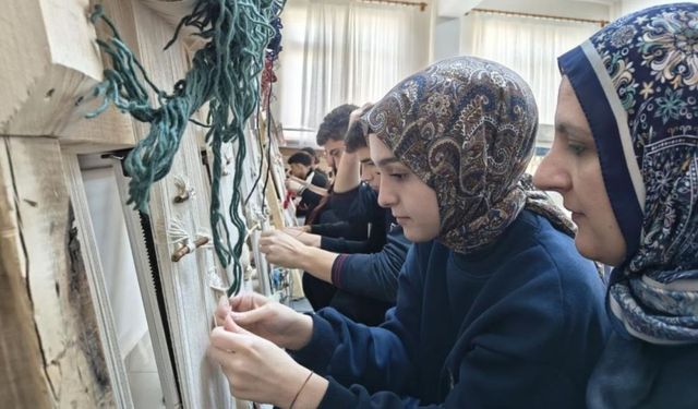 Bünyan Fen Lisesi’nde halı dokuma atölyesi açıldı: Öğrenciler Bünyan halısını yaşatıyor