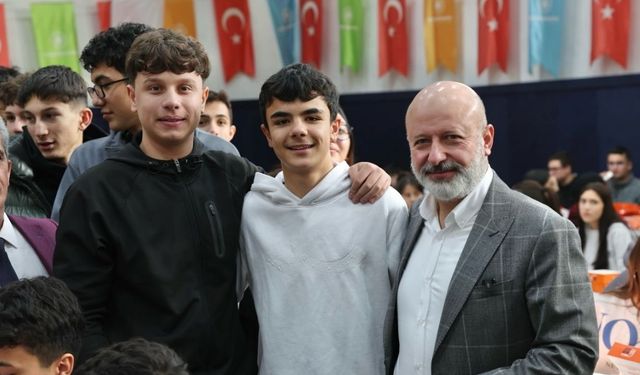 Başkan Çolakbayrakdar: “Güçlü Türkiye’nin temeli donanımlı gençliktir”